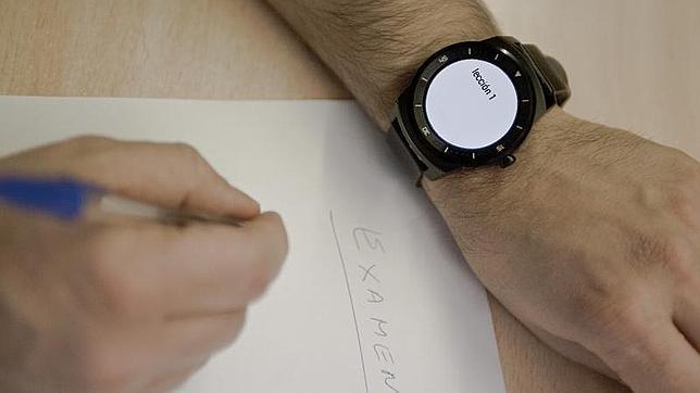 Los smartwatch pdrían prohibirse para los examenes en la Universidad