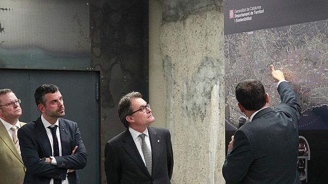 Artur Mas, durante una visita a las obras de la Línea 9