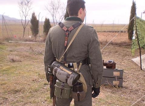 Diferentes correajes de un soldado alemán