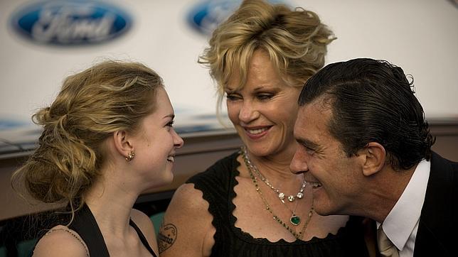 Stella del Carmen, Melanie Griffith y Antonio Banderas en agosto de 2012