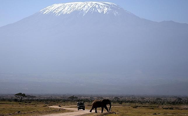 El increíble salto de Valery Rozov desde el Kilimanjaro que te dejará sin aliento