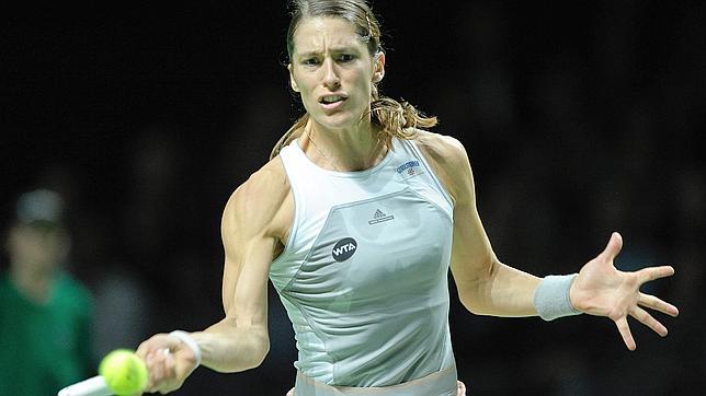 Andrea Petkovic enloquece y lanza su raqueta a un juez de línea