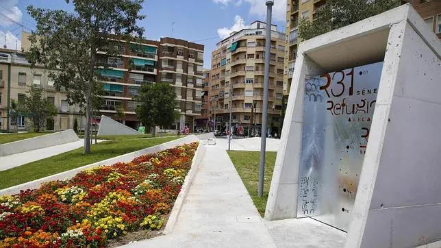El alcalde de Alicante, Miguel Valor inaugura el refugio de la Plaza Balmis