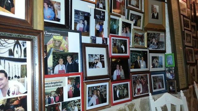 Las paredes de Bodeguilla de Basillo están decoradas con fotos de personajes que han pasado por allí