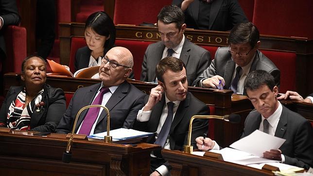 Valls salva en Francia la moción de censura con 289 votos a favor y 234 en contra