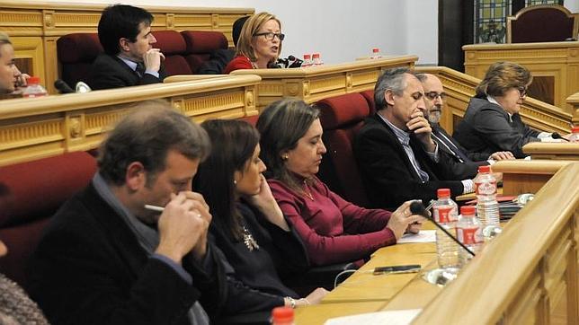 San Emeterio llama «criminales» a los concejales del PP en el Pleno