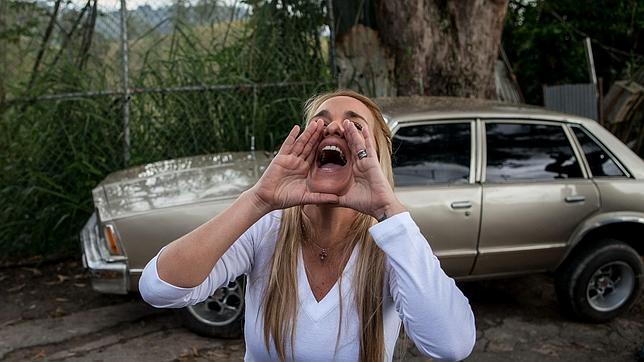 La mujer de Leopoldo López denuncia un intento de secuestro para sacarle de la cárcel militar