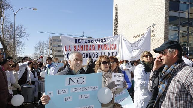 Unas 15.000 personas se manifiestan en Salamanca en defensa de su hospital