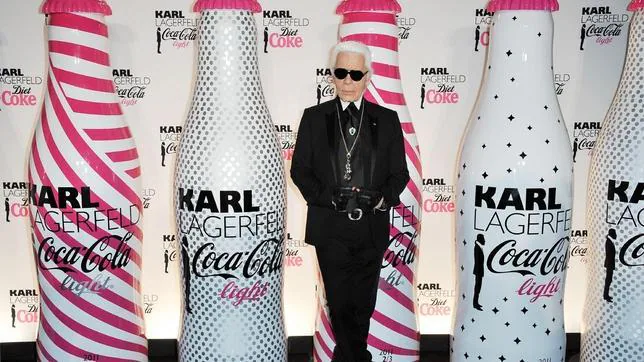 Karl Lagerfeld y su rediseño de la botella de Coca-Cola Light