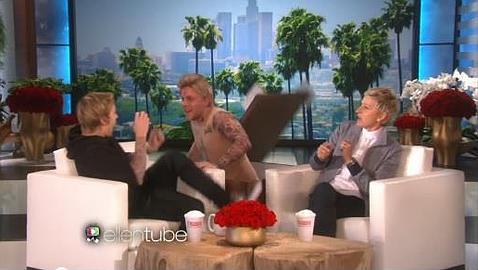 Ellen DeGeneres le pega el susto de su vida a Justin Bieber