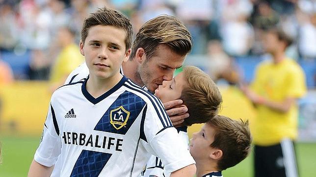 Un hijo de Beckham no vale para jugar en el Arsenal