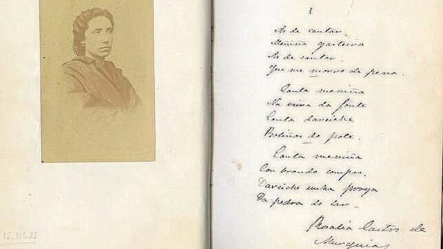 Rosalía de Castro en una fotografía inédita hasta hace dos años junto a versos manuscritos