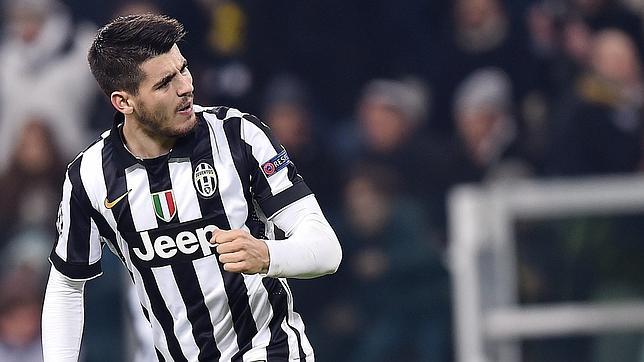 Morata adelanta a Llorente