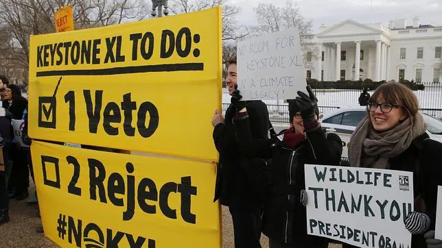 Manifestantes muestran su apoyo al veto de Obama