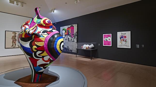 El Guggenheim reúne la obra de Niki de Saint Phalle, mujer de armas tomar