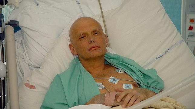 Alexánder Litvinenko, poco antes de morir en un hospital de Londres