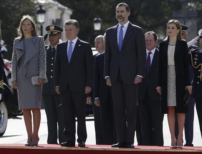 Los Reyes reciben a Santos en el inicio de su visita de Estado a España