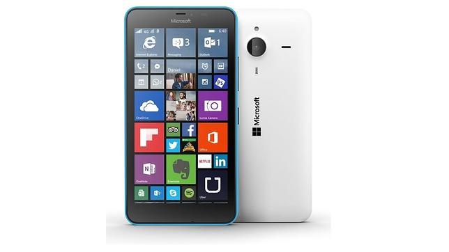 Microsoft lanza los «smartphones» Lumia 640 y 640 XL, la puerta de entrada a Windows 10