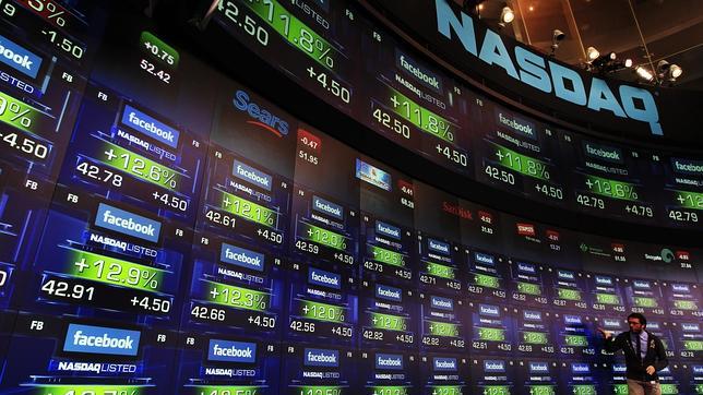 El Nasdaq toca los 5.000 puntos quince años después de la burbuja «puntocom»