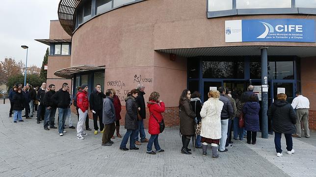 El paro registrado cae en más de 13.000 personas, el mejor febrero desde hace 14 años