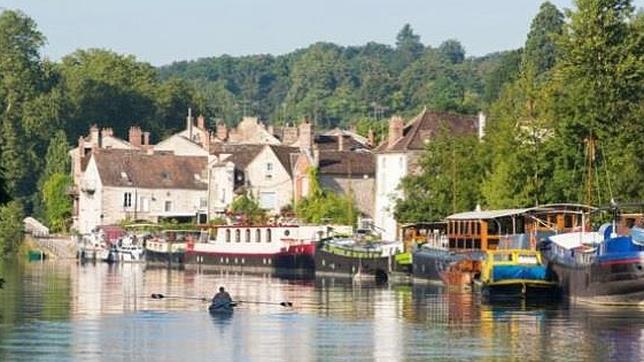 La madre que tuvo relaciones sexuales sobre la tumba de su hijo con el fin de reencarnarlo