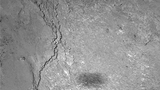 «Rosetta» retrata a su propia sombra proyectada sobre el cometa 67P