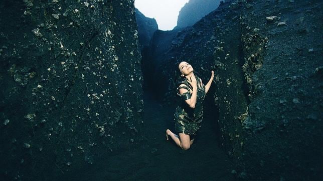 Imagen del vídeo de «Black Lake», perteneciente a su nuevo disco, «Vulnicura»