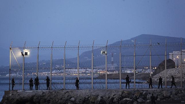 Los guardias civiles imputados en la causa de El Tarajal optan por diferentes defensas