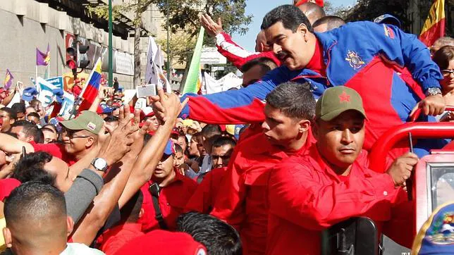 Maduro muestra una grabación de la proclama del supuesto golpe de Estado que atribuye a EE.UU.
