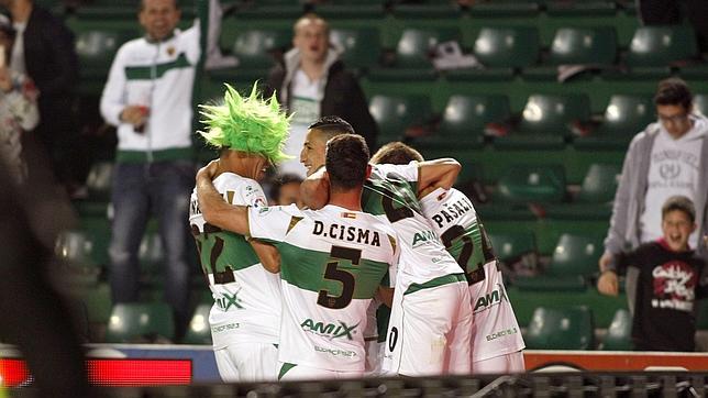 El Elche da otro paso hacia la permanencia