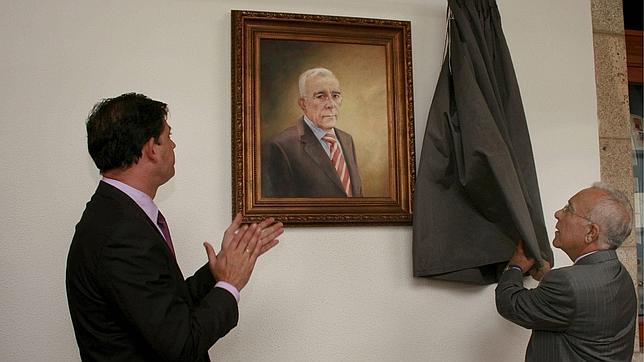 Francisco Cacharro descubre su retrato en la Diputación de Lugo en 2008