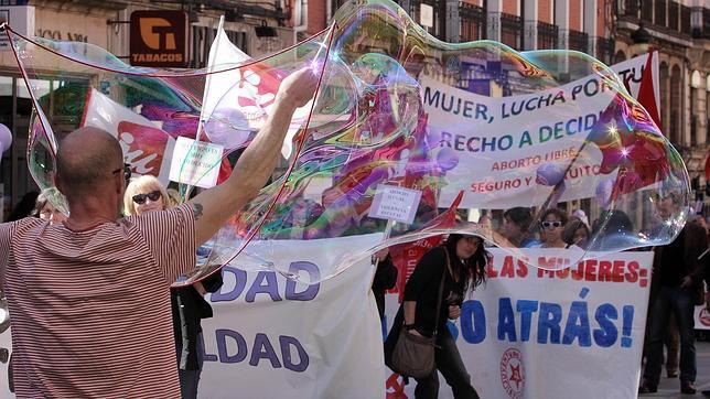 Decenas de personas han participado en León en la manifestación del Día Internacional de la Mujer