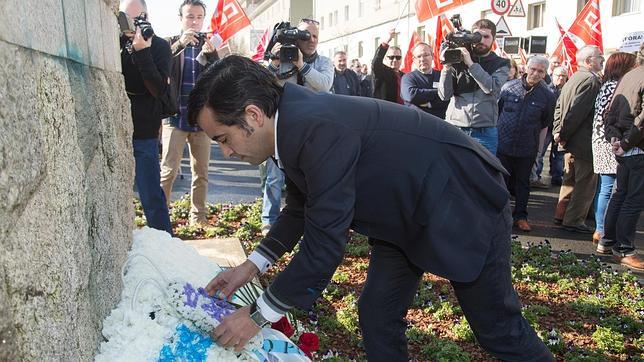 El alcalde de Ferrol preside la ofrenda por los fallecidos el 10 de marzo de 1972