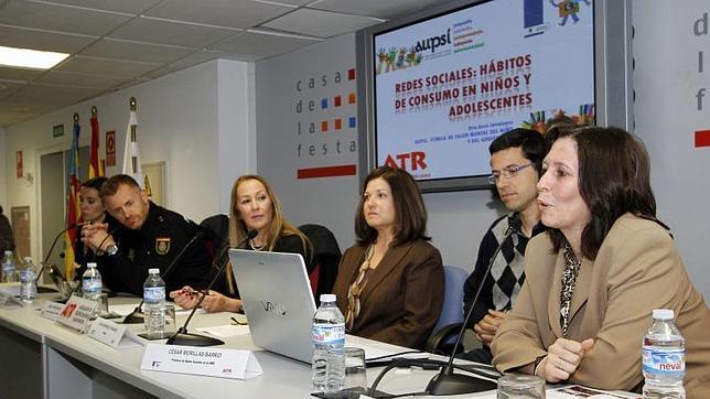 Imagen de archivo de la conferencia sobre redes sociales, celebrada en 2014 por la ATR - CV en Alicante