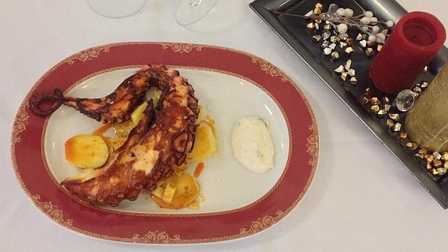Pulpo a la brasa, la tapa estrella de Acrópolis