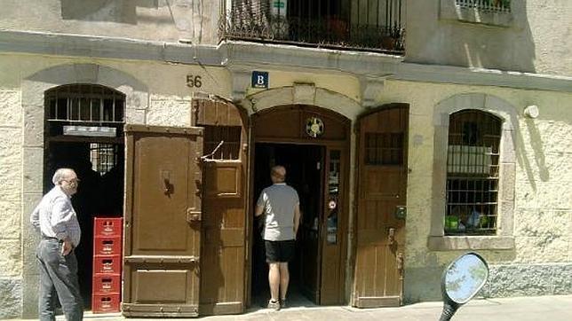 Entrada de la Cova Fumada, en La Barceloneta