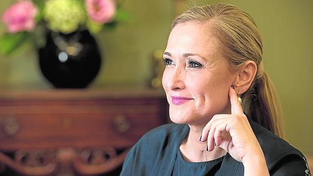 Cristina Cifuentes no descarta privatizaciones en la sanidad madrileña