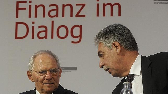 Schauble no excluye una salida desordenada del euro para Grecia