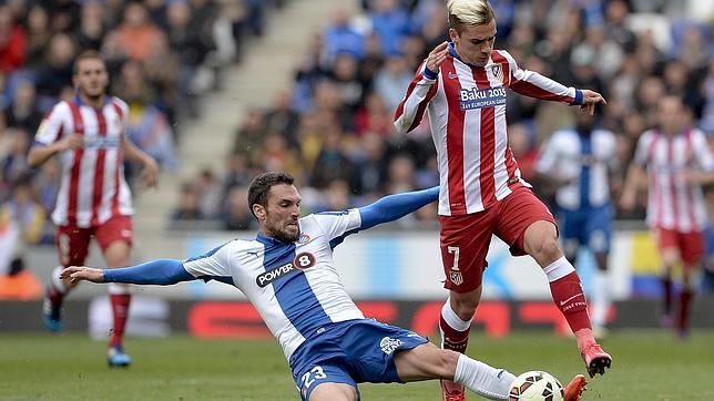 El Atlético se olvida de ganar y pierde la tercera plaza de la Liga