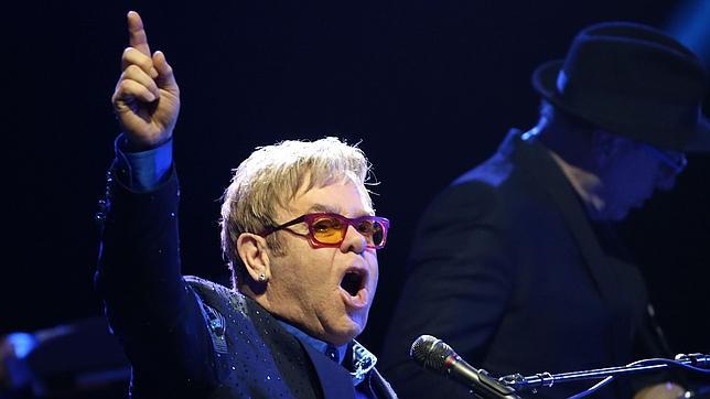 Elton John pide el boicot contra Dolce &amp; Gabbana por negar las adopciones gays