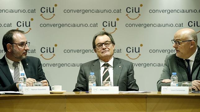 El presidente de la Generalitat y CDC, Artur Mas(c), acompañado Ramon Espadaler y  Lluís Corominas