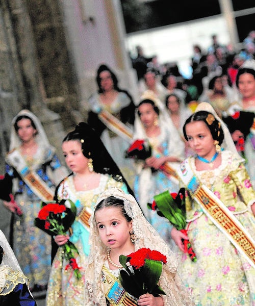 Fallas 2015: la Virgen se vestirá de rojo en la Ofrenda