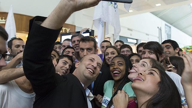 El líder del partido nacionalista Hogar Judío, Naftalí Bennett,