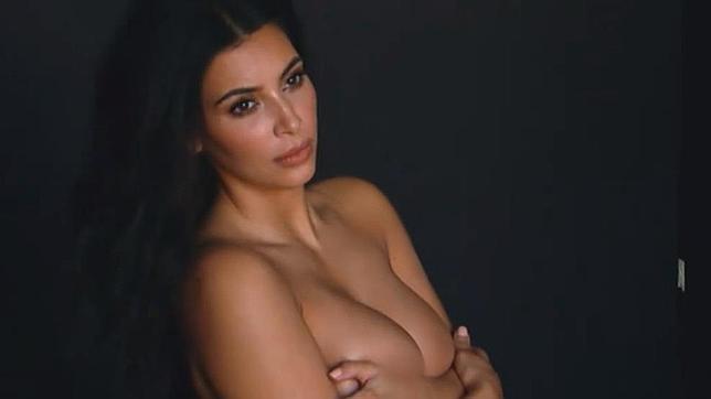 Kanye West comparte desnudos de Kim Kardashian en Twitter