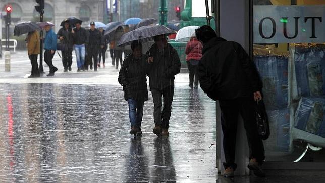 Las nubes inundarán este martes la Península y dejarán lluvias en el sur