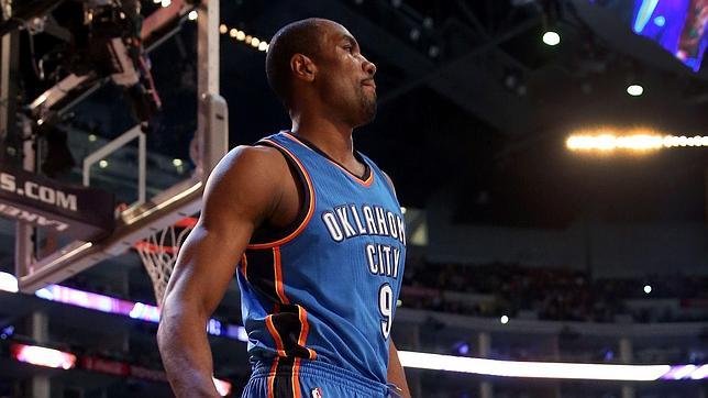 Oklahoma pierde a Ibaka de cuatro a seis semanas