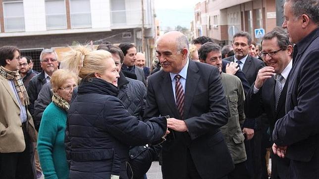 Garre destaca "la transformación del nuevo barrio de La Viña", en su inauguración