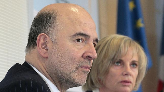 Moscovici presiona a Grecia no descartando su salida de la zona euro