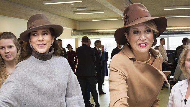 El chambergo de Máxima de Holanda, el nuevo complemento fetiche de las «royals»