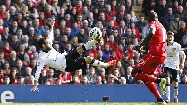 La volea de Mata en Anfield, el gol de la jornada